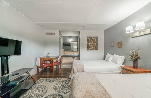Booneville Hotel | OYO Holiday Capri Motel & Rv Park