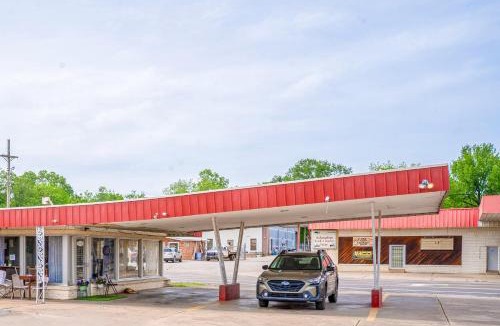Booneville Hotel | OYO Holiday Capri Motel & Rv Park
