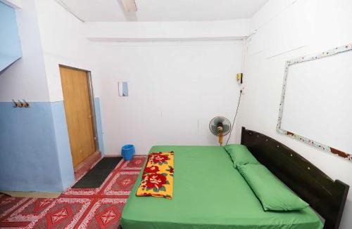 Rambai Hotel | OYO HOME 90647 Mac Inn 94