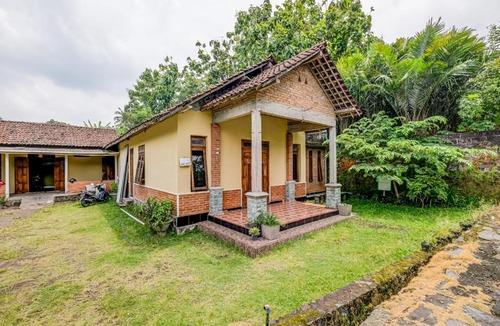 Turi Hotel | OYO Homes 90996 Desa Wisata Pulesari Syariah