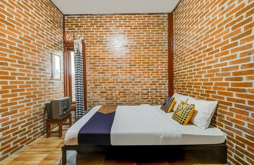 Turi Hotel | OYO Homes 90996 Desa Wisata Pulesari Syariah