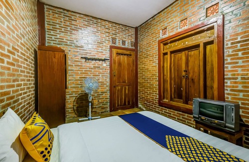 Turi Hotel | OYO Homes 90996 Desa Wisata Pulesari Syariah