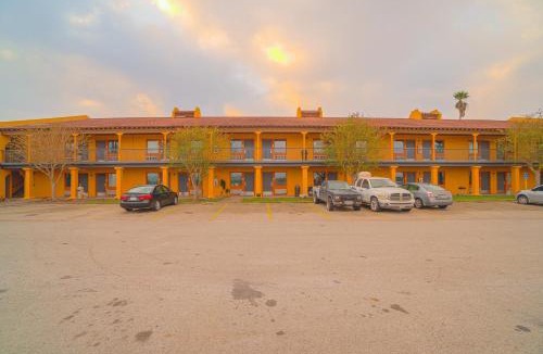 Kingsville Hotel | OYO Hotel Kingsville - Hwy 77