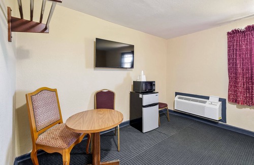 Luling Hotel | OYO Hotel Luling TX Downtown I-10/US-90