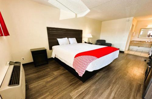 West San Antonio Hotel | Oyo Hotel San Antonio Lackland AFB Seaworld Hwy 90 W