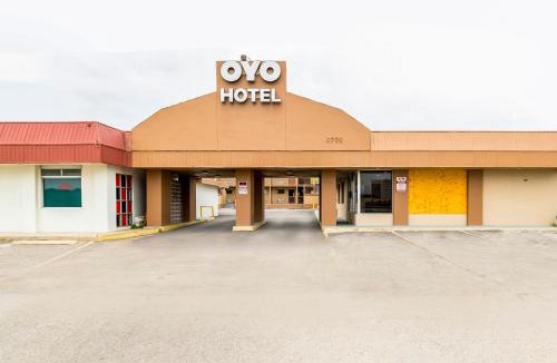 West San Antonio Hotel | Oyo Hotel San Antonio Lackland AFB Seaworld Hwy 90 W