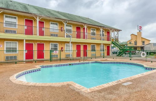 Lackland Terrace Hotel | OYO Hotel San Antonio Lackland Near Seaworld