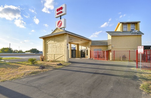 Lackland Terrace Hotel | OYO Hotel San Antonio Lackland Near Seaworld