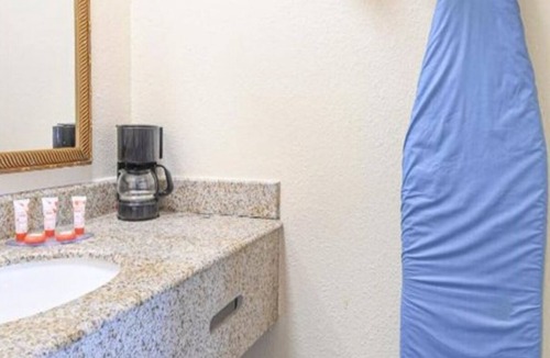 Shenandoah Hotel | OYO Hotel Shenandoah Woodlands Mall