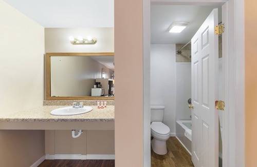 Seneca Falls Hotel | OYO Hotel Starlite Seneca Falls