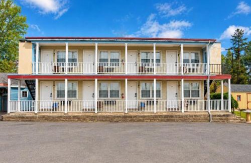 Seneca Falls Hotel | OYO Hotel Starlite Seneca Falls