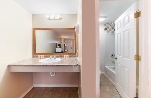 Seneca Falls Hotel | OYO Hotel Starlite Seneca Falls