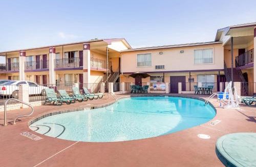 Texarkana Hotel | OYO Hotel Texarkana North Heights AR Hwy I-30