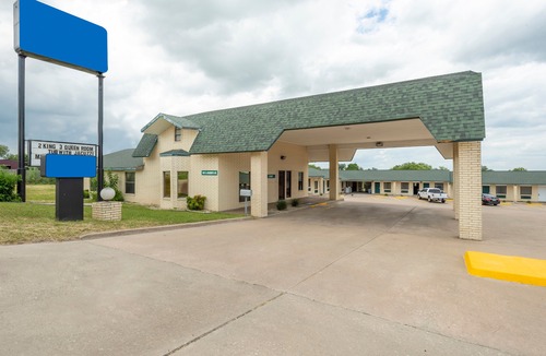 Three Rivers Hotel | OYO Hotel Three Rivers TX US-281