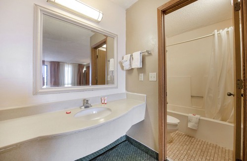 Tulsa Hotel | OYO Hotel Tulsa International Airport