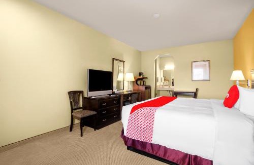 Valley View Hotel | OYO Hotel Valley View TX, I-35