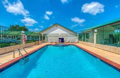 Sweet Home Hotel | OYO Hotel Yoakum West