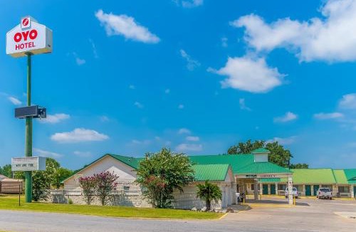 Sweet Home Hotel | OYO Hotel Yoakum West