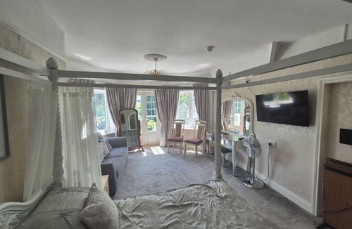 Ashburton Hotel | OYO Lavender House Hotel