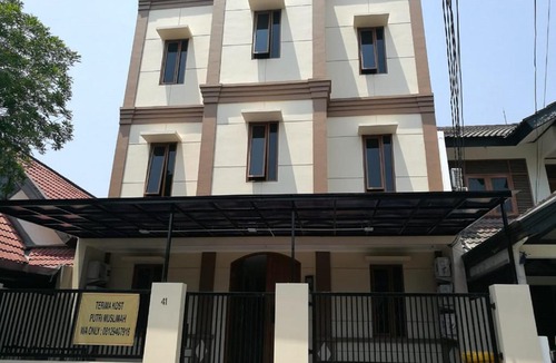 Pondok Ranji Hotel | OYO Life 2594 Kost Azarina Syariah