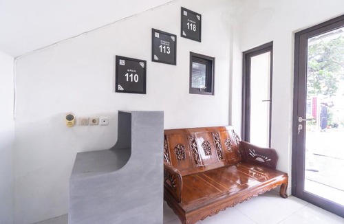 Bekasi Barat Hotel | OYO Life 2863 Rumah Q Syariah