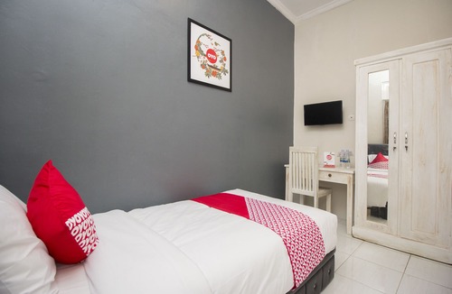 Ngaglik Hotel | OYO Life 647 Irooms Homestay