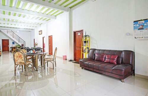 Krui Hotel | OYO Life 90587 Domen Homestay Syariah