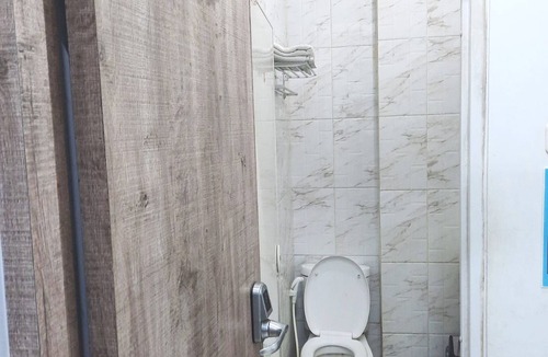 Jakarta Hotel | OYO Life 92883 Kost Ratana Cengkareng Syariah