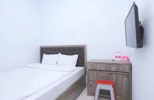 Jakarta Hotel | OYO Life 92883 Kost Ratana Cengkareng Syariah