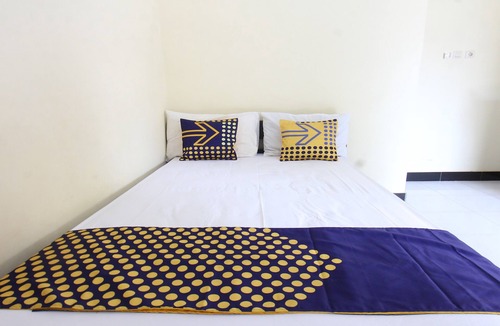 Tanjung Hotel | OYO Life 93155 Wisma Sarah