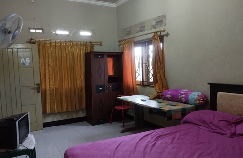 Mataram Hotel | OYO Life 93403 Penginapan Adinda