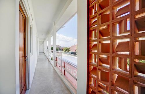 Dinoyo Hotel | OYO Madani Guest House Syariah