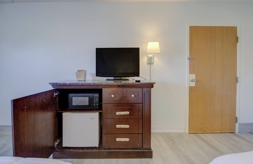Malden Hotel | OYO Malden Airport Inn