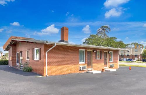 Ashland Hotel | OYO Palm Leaf Motel
