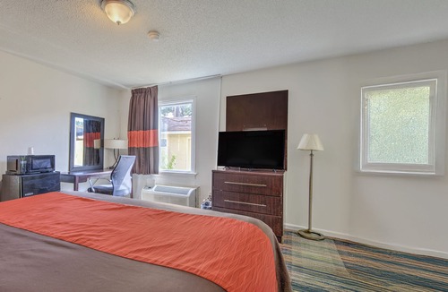 Ashland Hotel | OYO Palm Leaf Motel