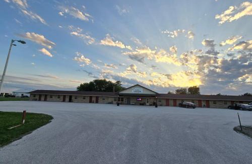 Eagle Grove Hotel | OYO Sandman Inn