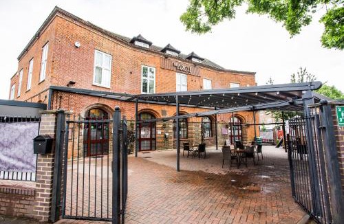 Tokyngton Hotel | OYO The Arch, Wembly Stadium