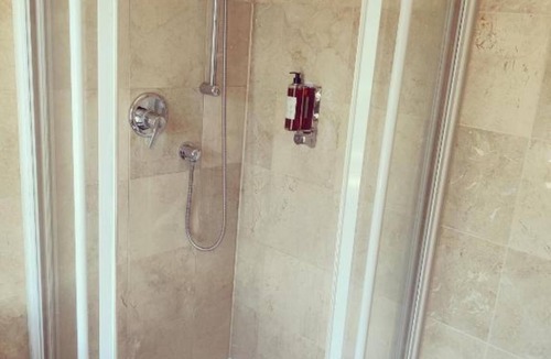 Chalfont St Peter Hotel | OYO The Greyhound Inn