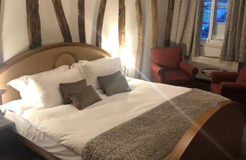 Chalfont St Peter Hotel | OYO The Greyhound Inn