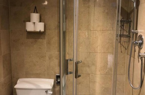 Chalfont St Peter Hotel | OYO The Greyhound Inn