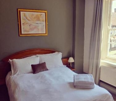 Chalfont St Peter Hotel | OYO The Greyhound Inn