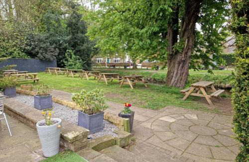 Stokesley Hotel | OYO The Leven