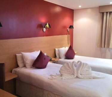 Luton Hotel | OYO The Luton Hotel
