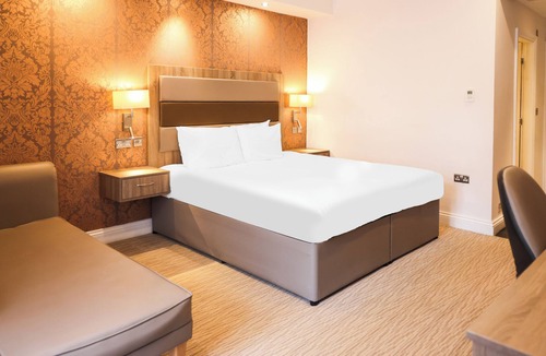 Bradford Hotel | OYO Tong Park Hotel