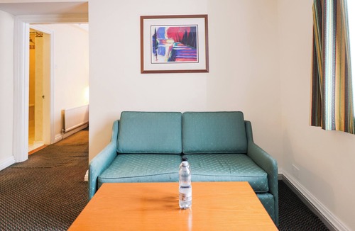 Bradford Hotel | OYO Tong Park Hotel