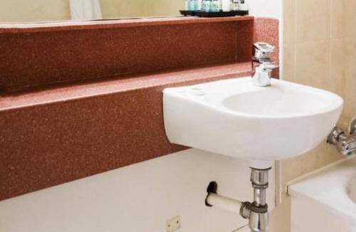 Bradford Hotel | OYO Tong Park Hotel