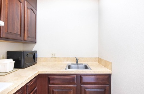 Clute Hotel | OYO Townhouse Clute Lake Jackson