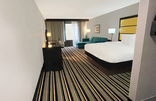 Tougaloo Hotel | OYO Townhouse Jackson/Ridgeland