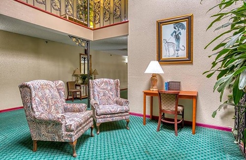 South Tulsa Hotel | OYO Townhouse Tulsa Woodland Hills