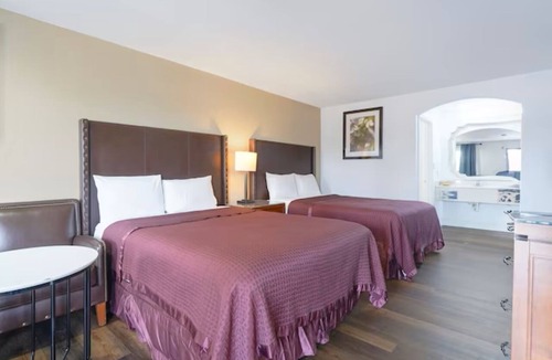 San Augustine Hotel | OYO Value: 2 Full Beds Non-Smoking, Great Location.